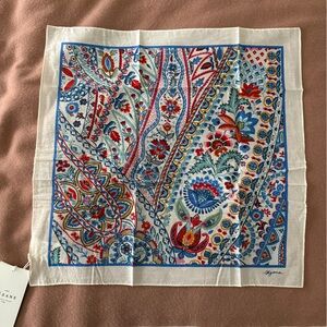 Sézane Gaston Scarf in Floral
